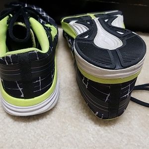 Nike Shoes - Nike dual fusion flywire sneakers Nike Shoes - Nike dual fusion flywire sneakers